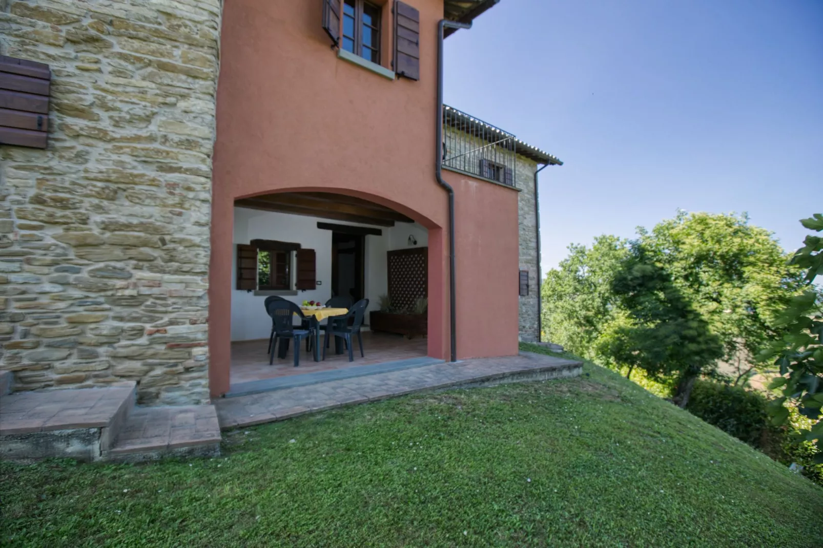 Borgo Uno-Exterior summer