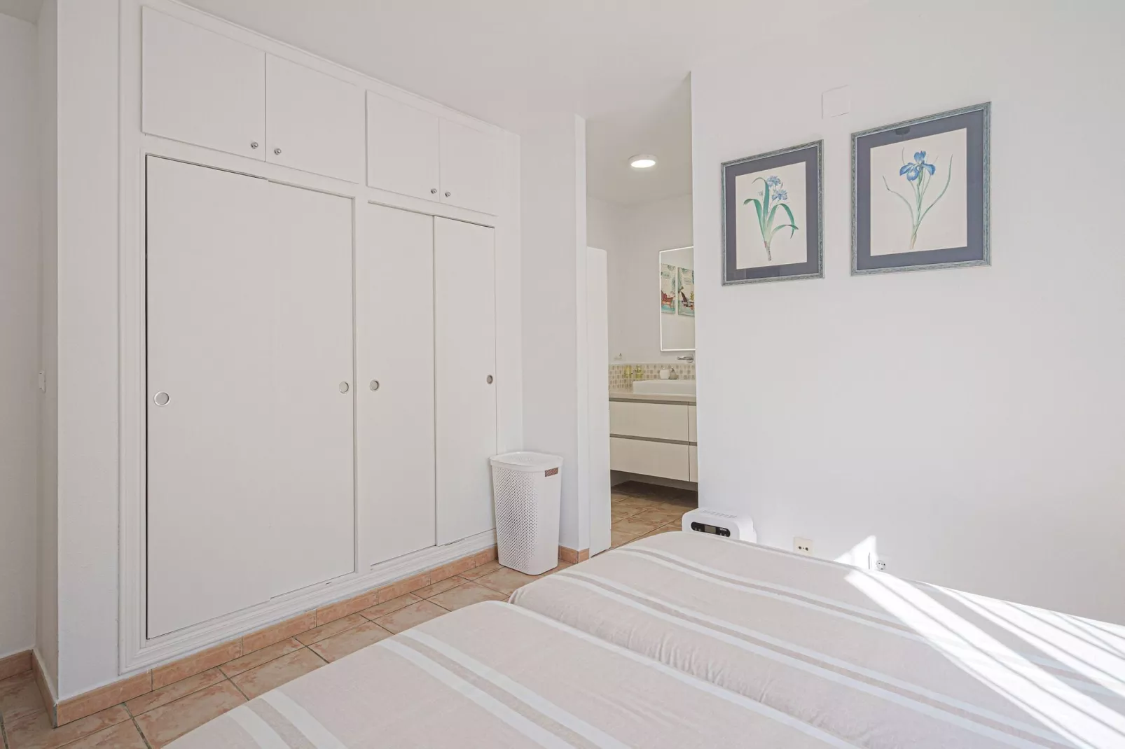 VILLA BUSOT-Bedroom