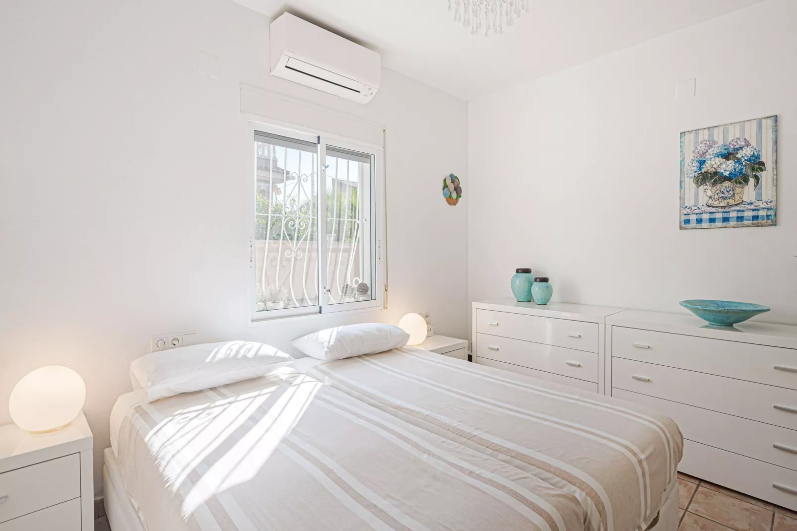 VILLA BUSOT-Bedroom