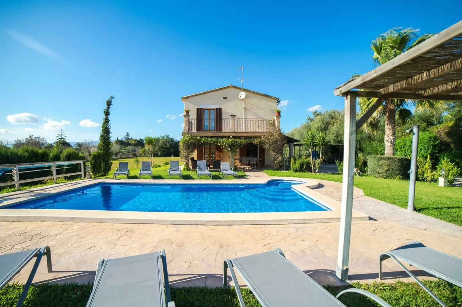 Can Ines-Pool