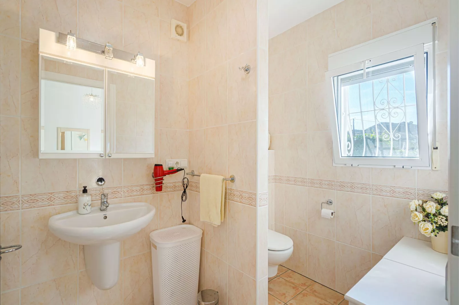 VILLA BUSOT-Bathroom