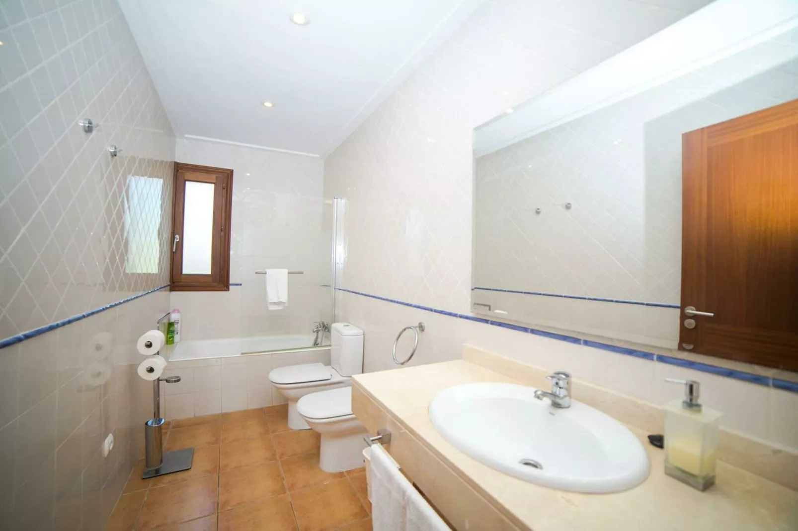 Can Ines-Bathroom