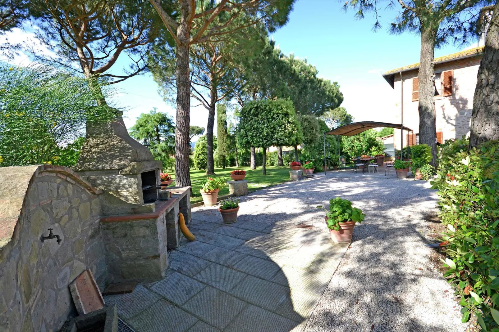 Villa i Pini-Gardens summer