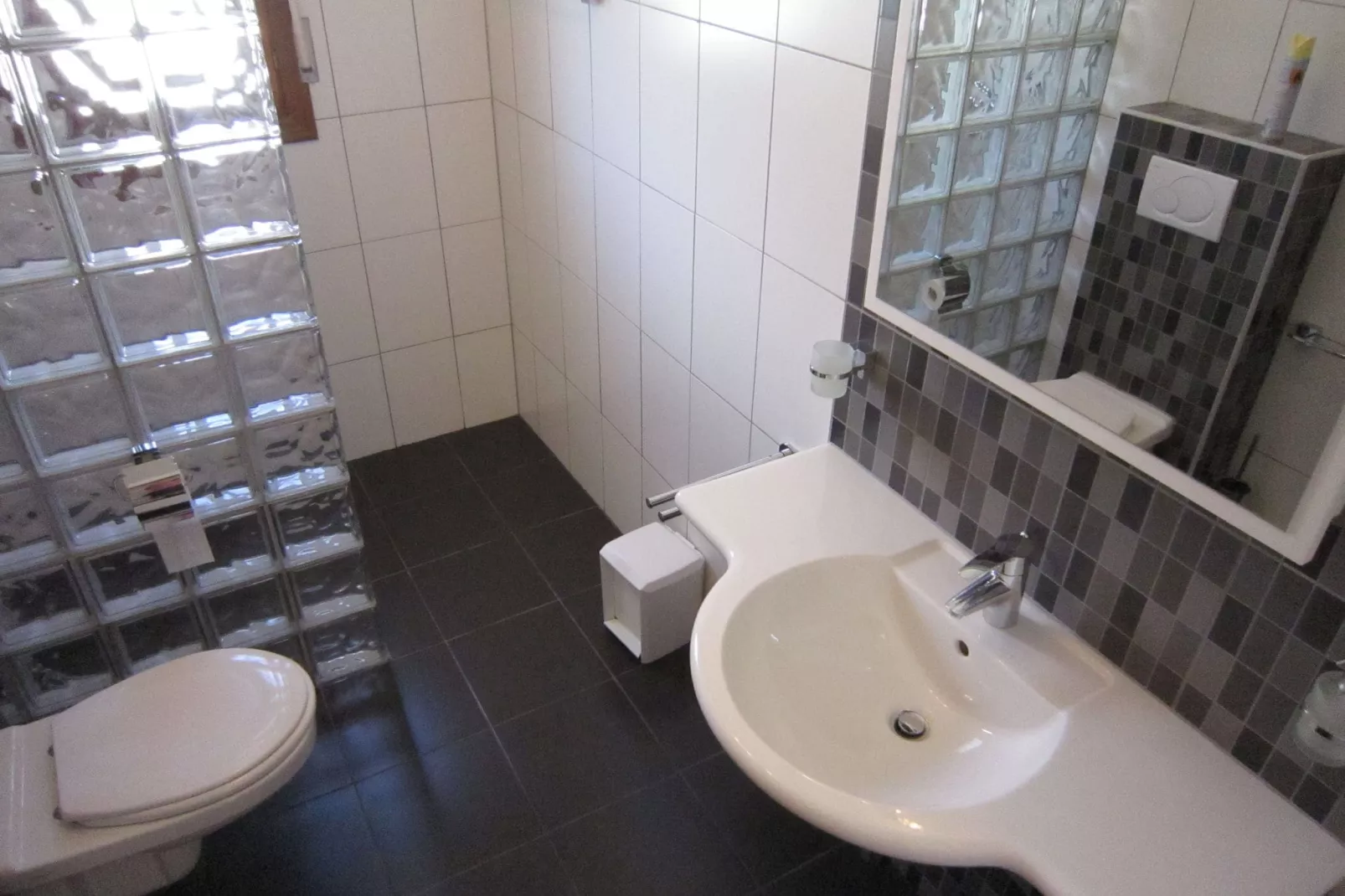 Casa Fien-Bathroom
