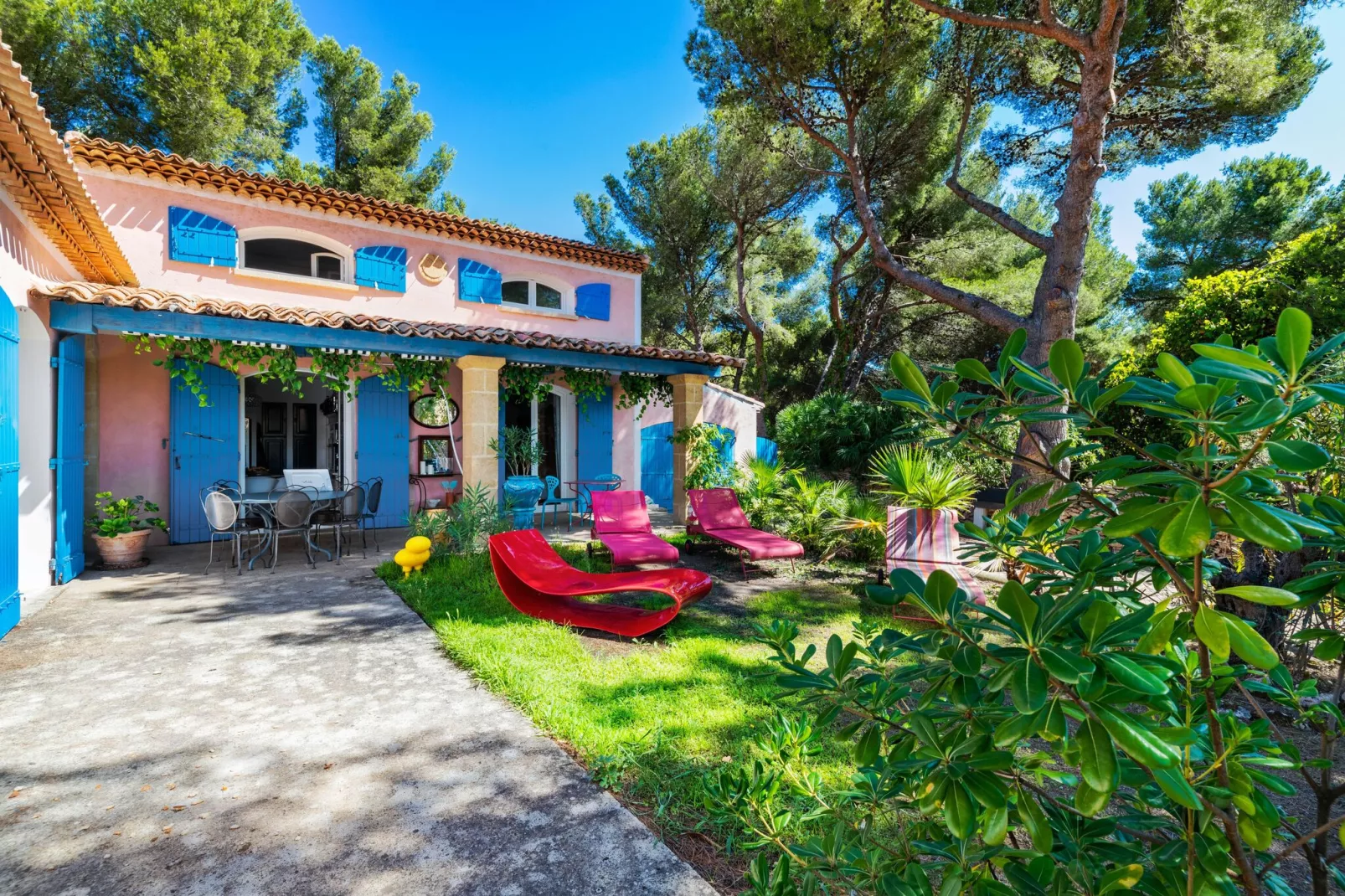 Villa Carro-Gardens summer