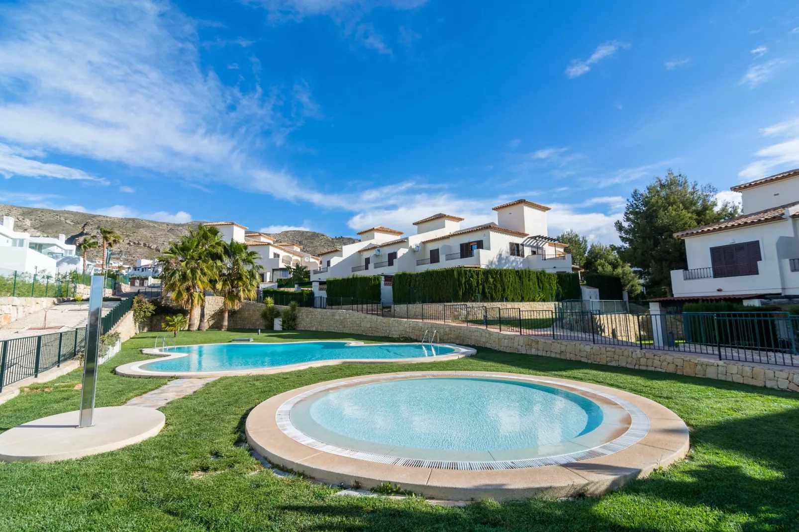 Los Olivos-Pool