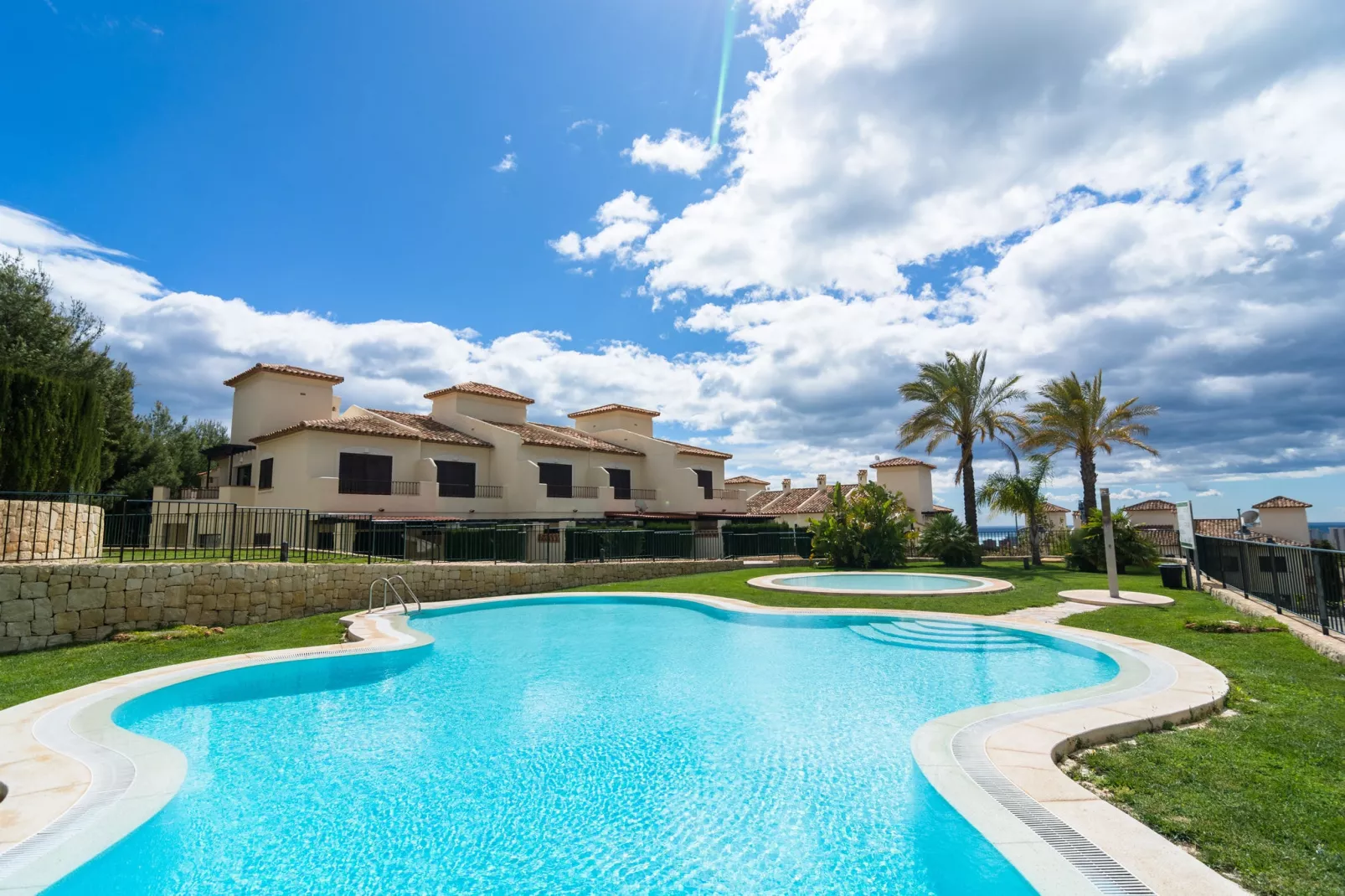Los Olivos-Pool