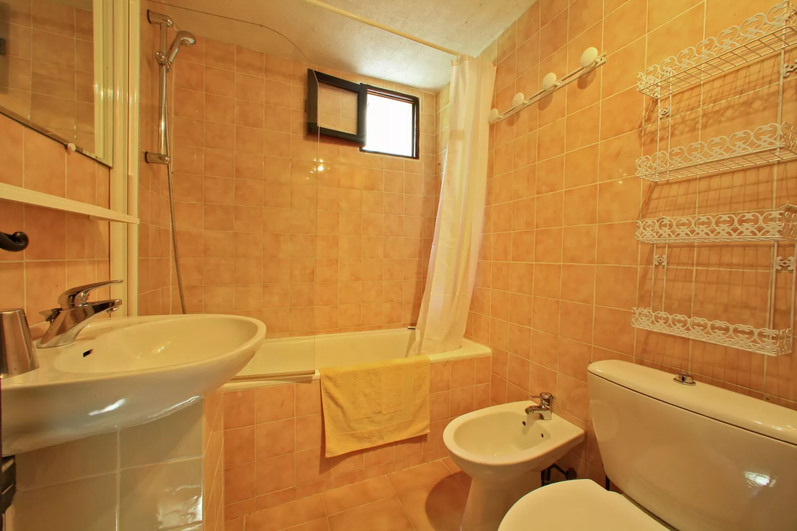 Isis-Bathroom