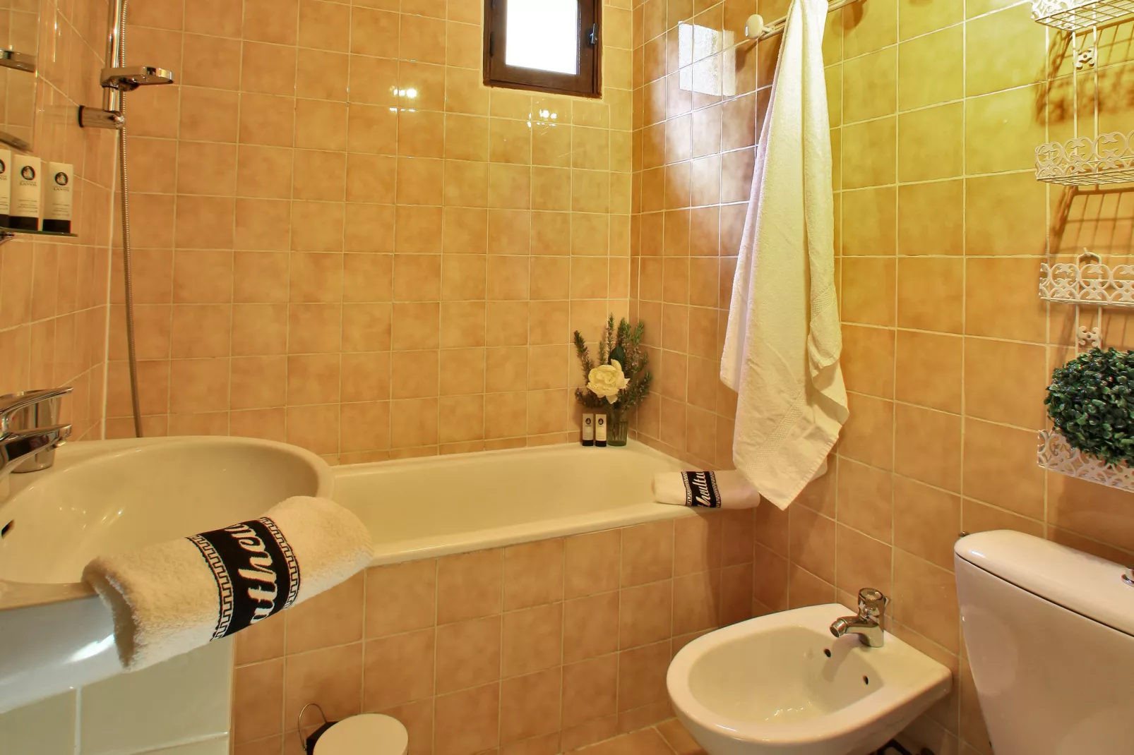 Isis-Bathroom