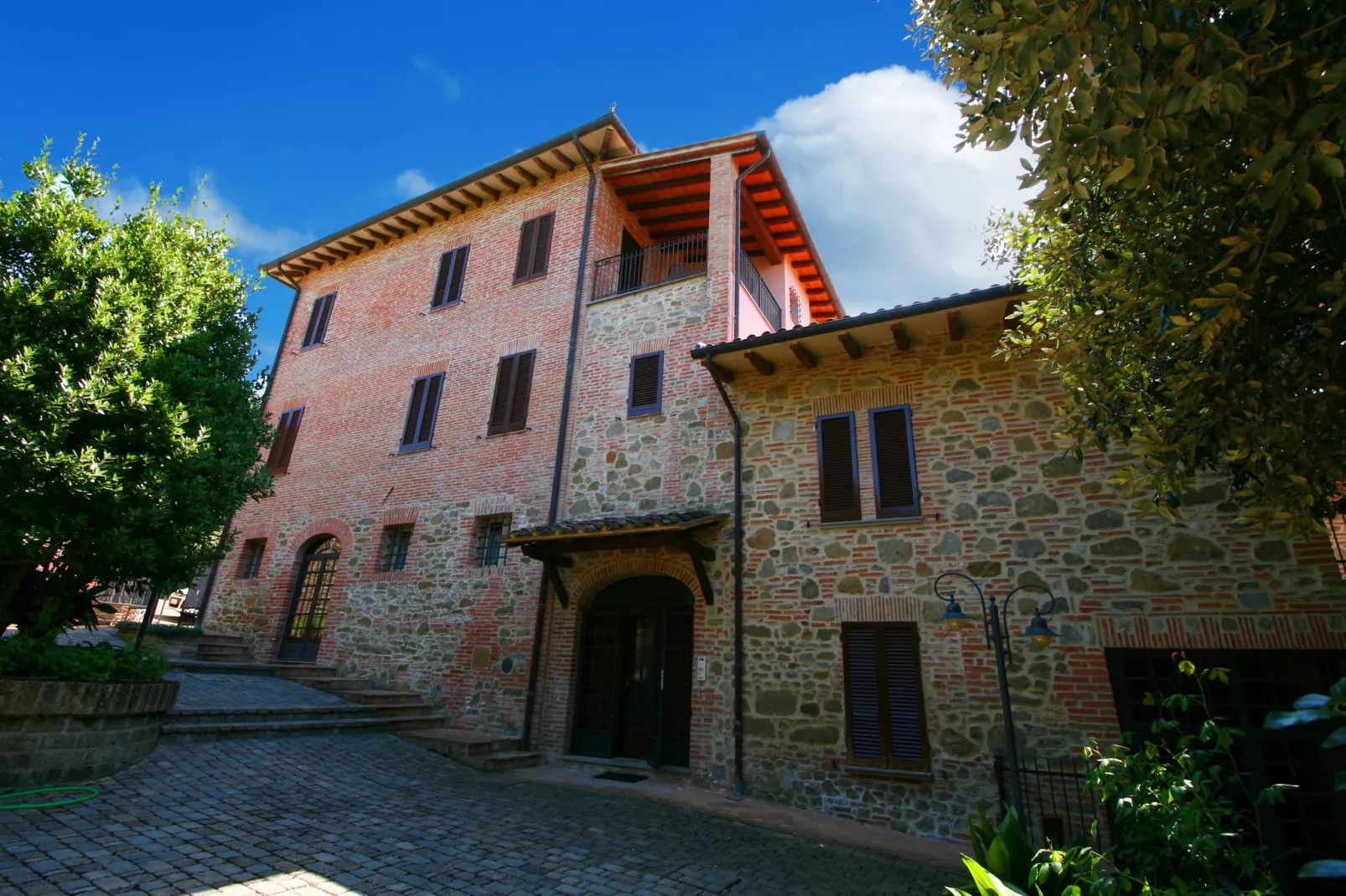 Palatre-Exterior summer