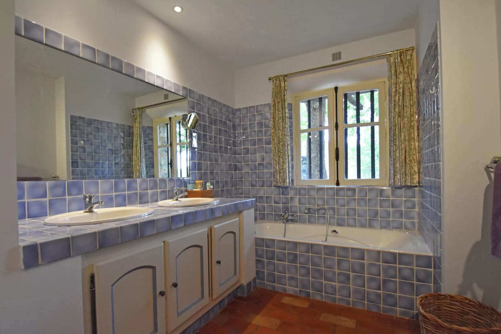 Mas des Olivettes-Bathroom