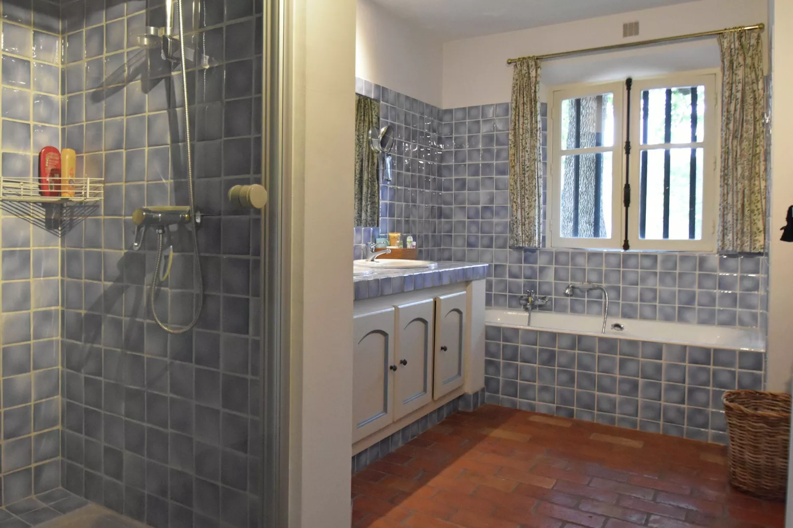 Mas des Olivettes-Bathroom