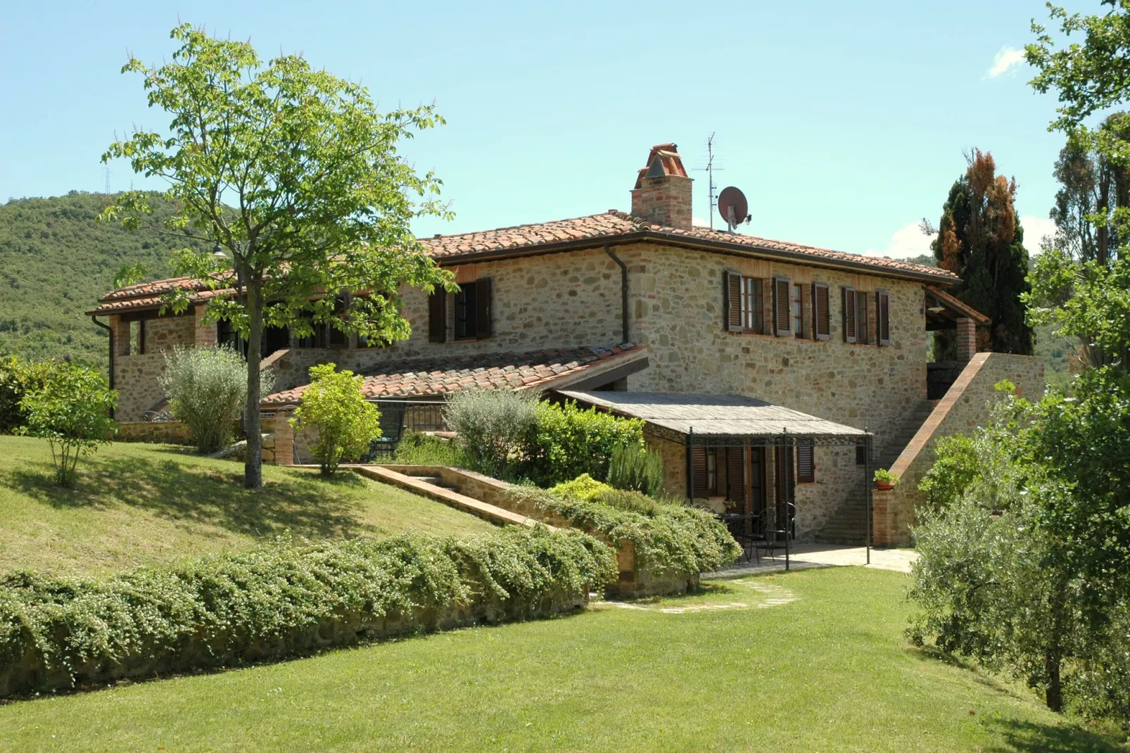 Pino-Exterior in summer