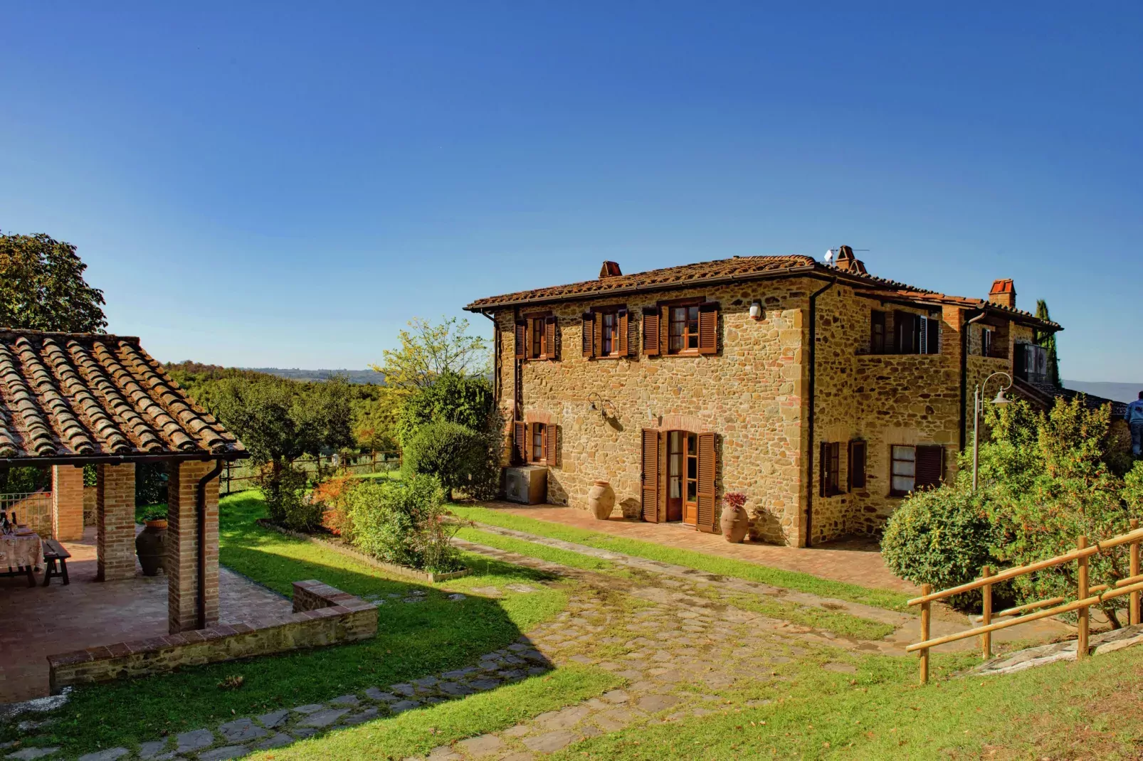Pino-Exterior in summer