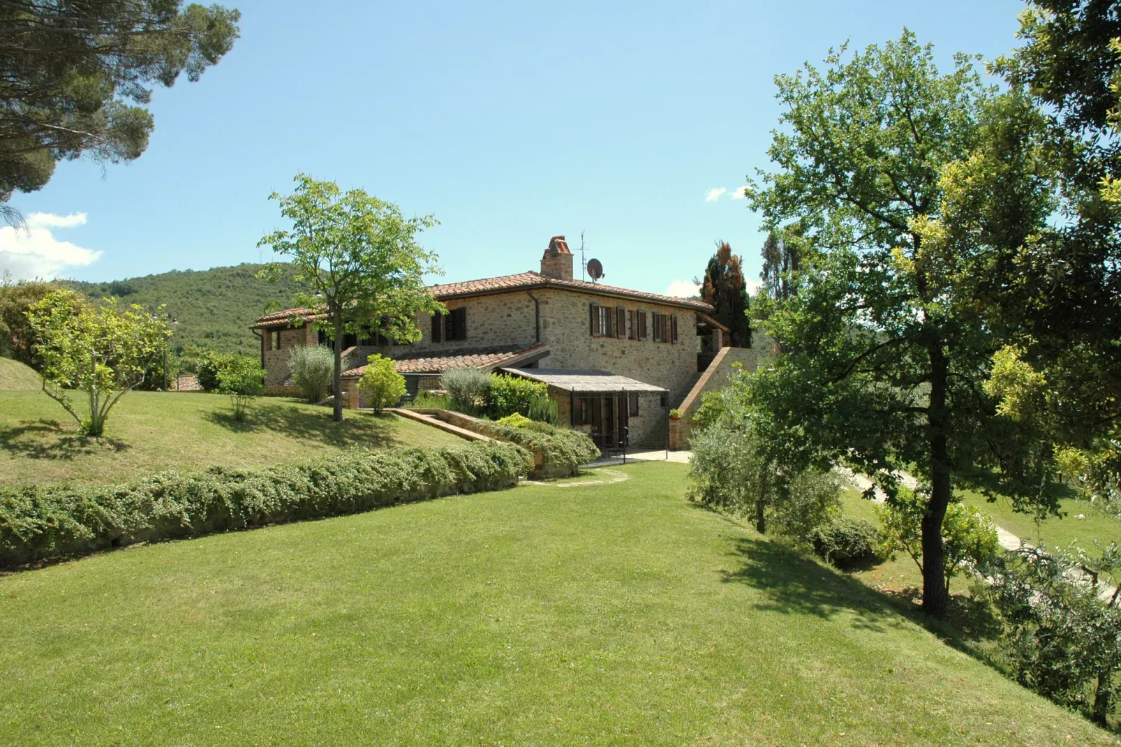 Pino-Exterior in summer