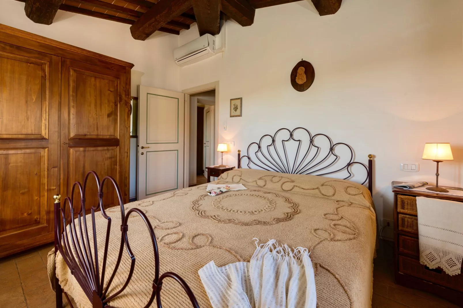 Pino-Bedroom