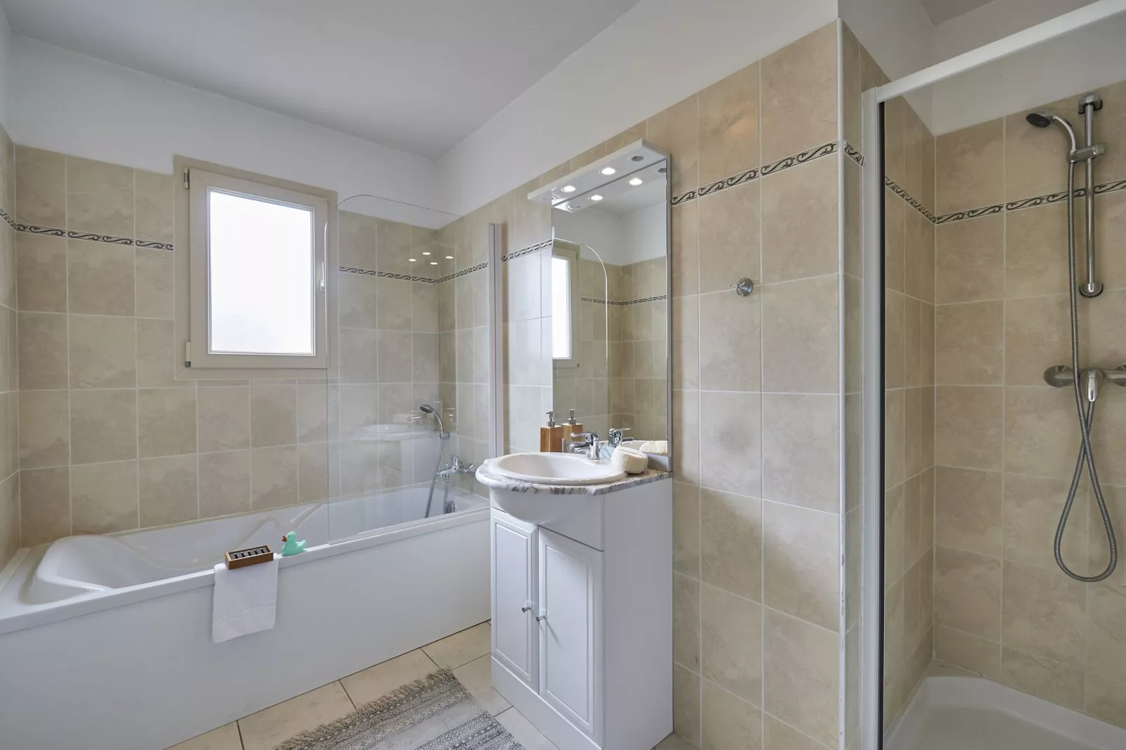 Domaine de Lanzac 3-Bathroom