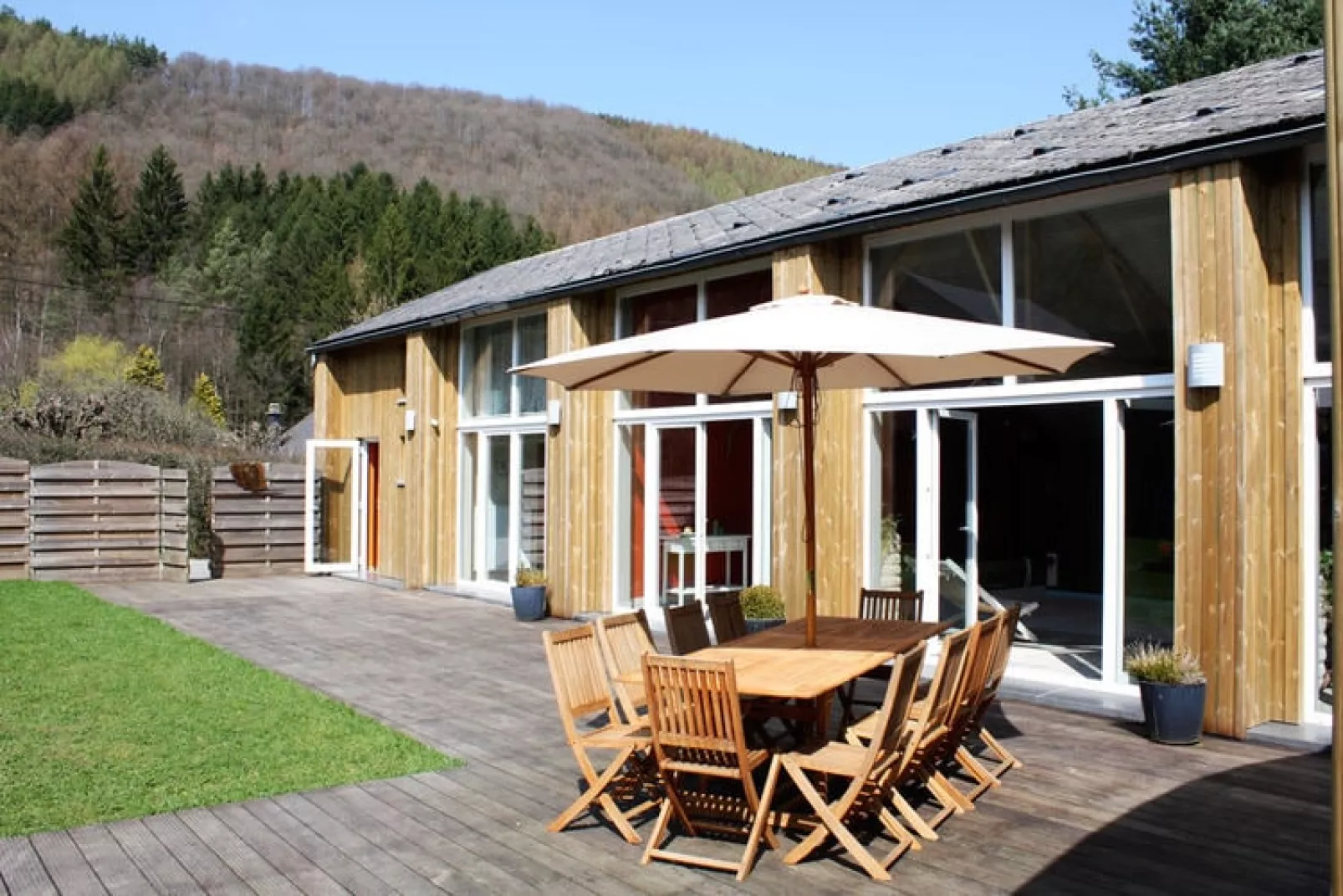 Le Clos de Henri Moulin-Gärten Sommer