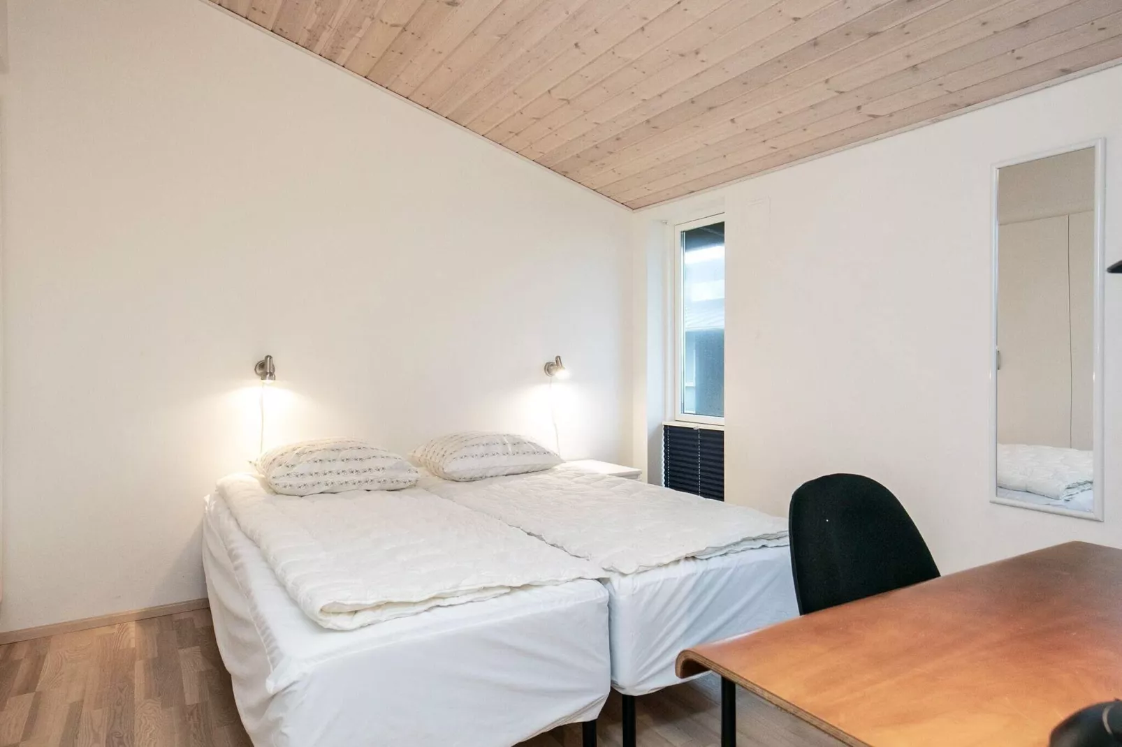Tranquil Cottage Retreat-By Traum-Indoor