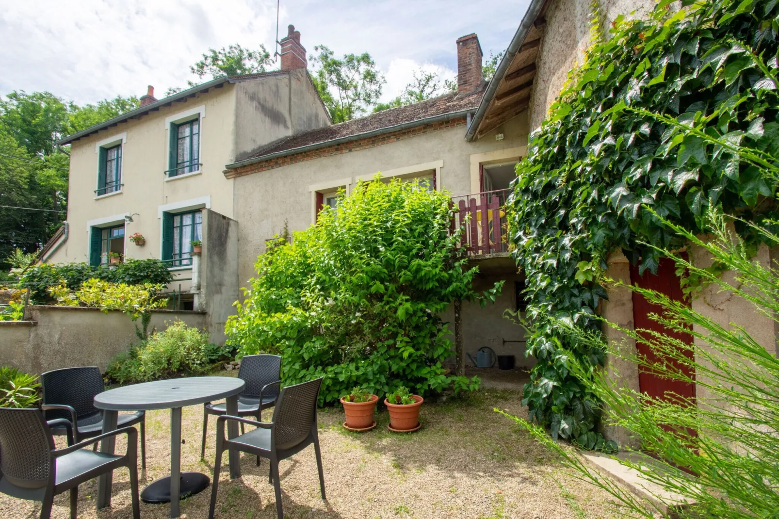 Gîte Calvaire - Hérisson-Gardens summer