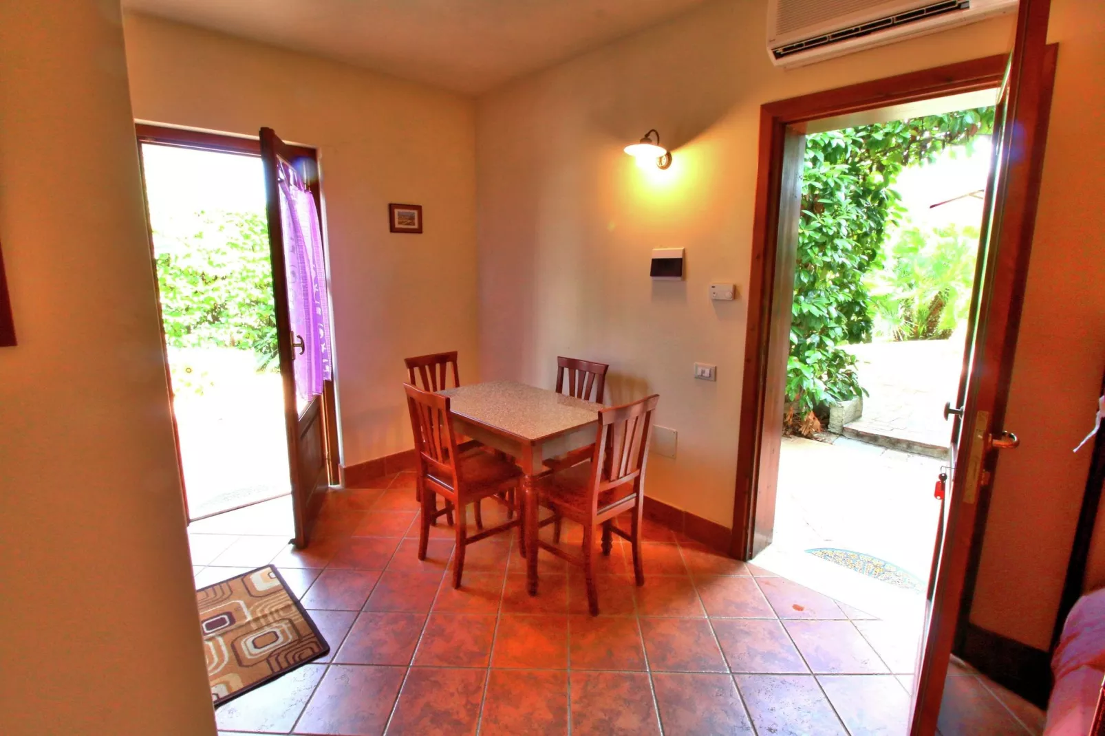 Flor-Dining room