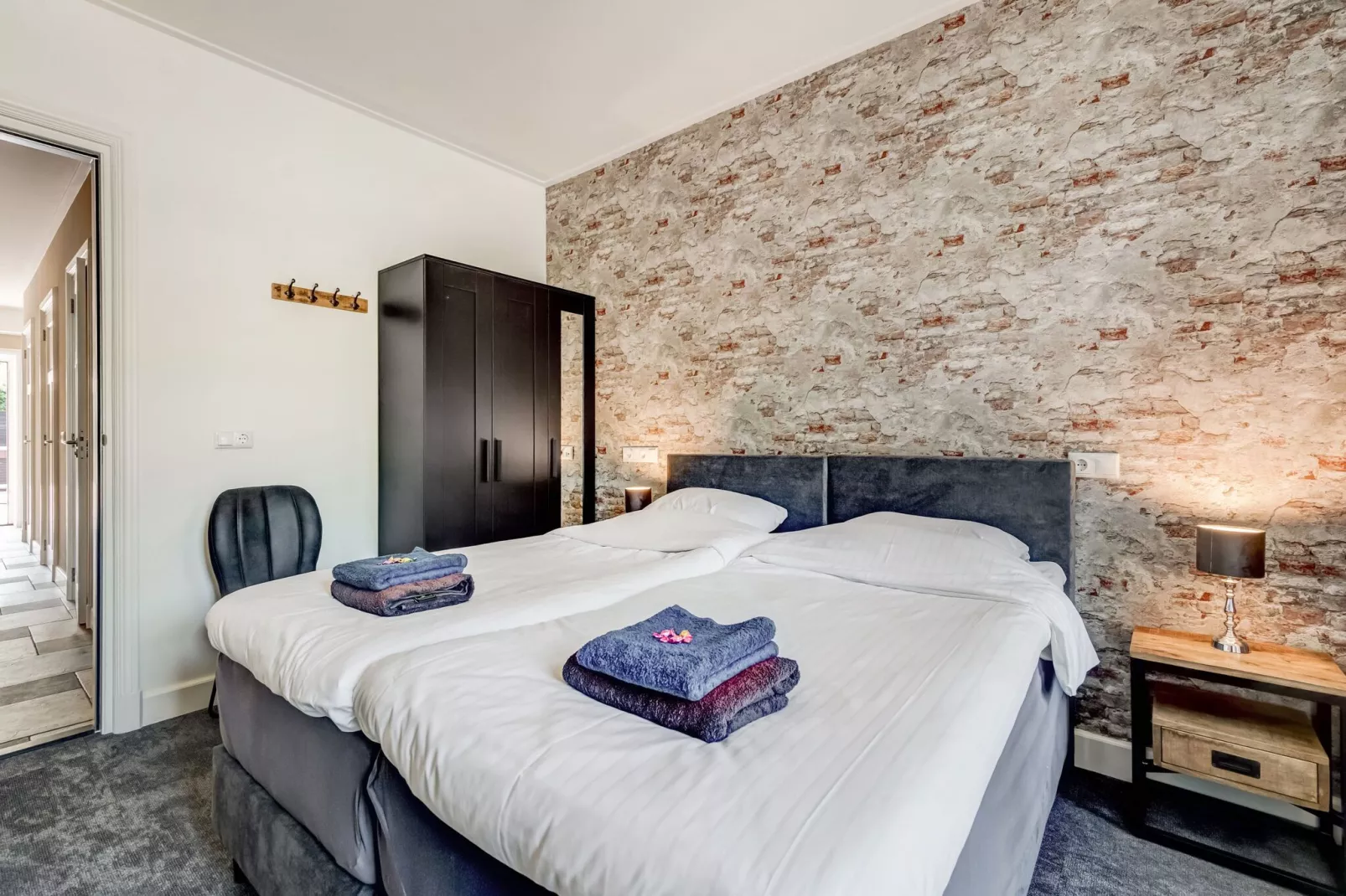Boerderij Koatstertille-Bedroom