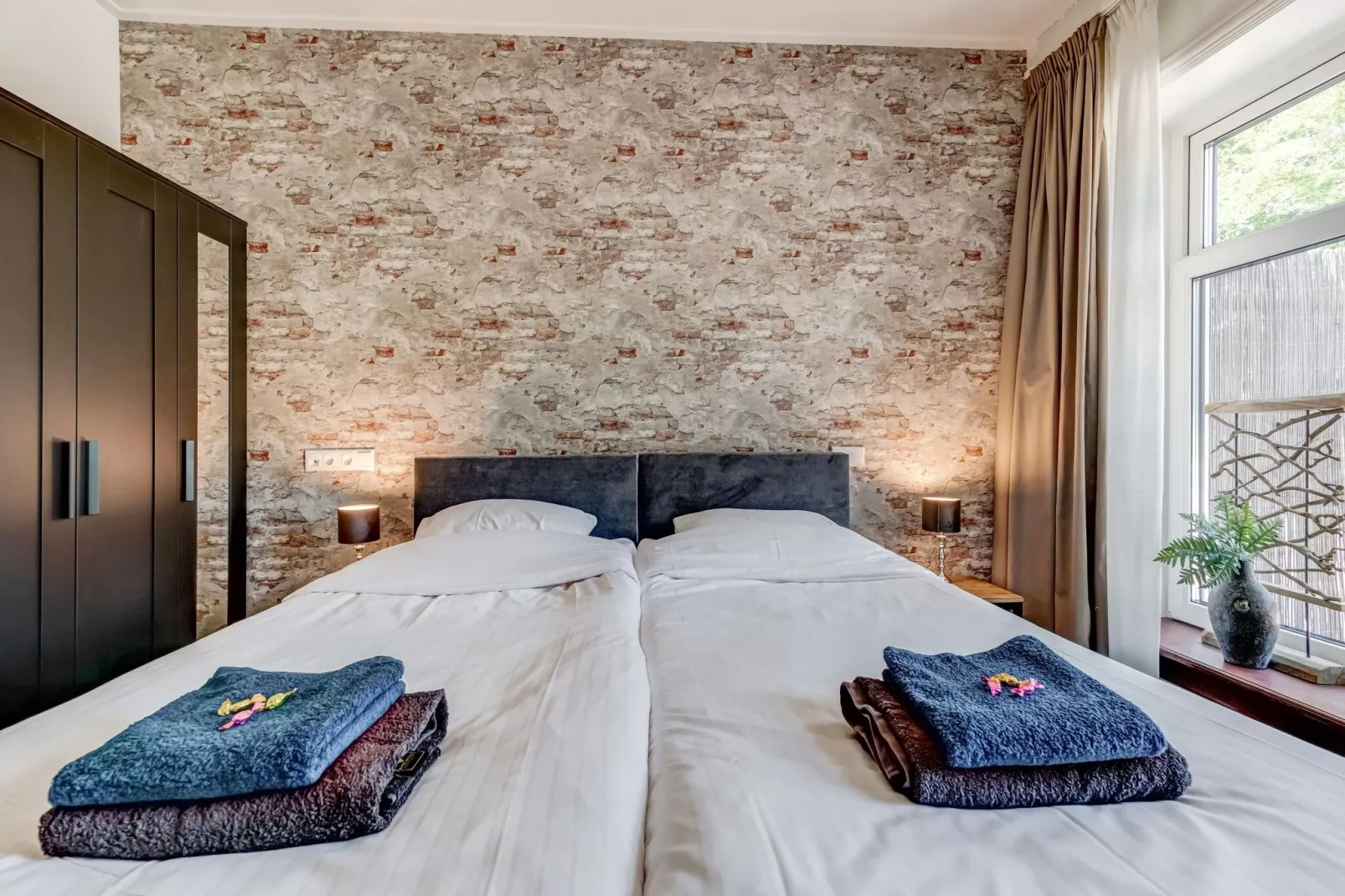 Boerderij Koatstertille-Bedroom