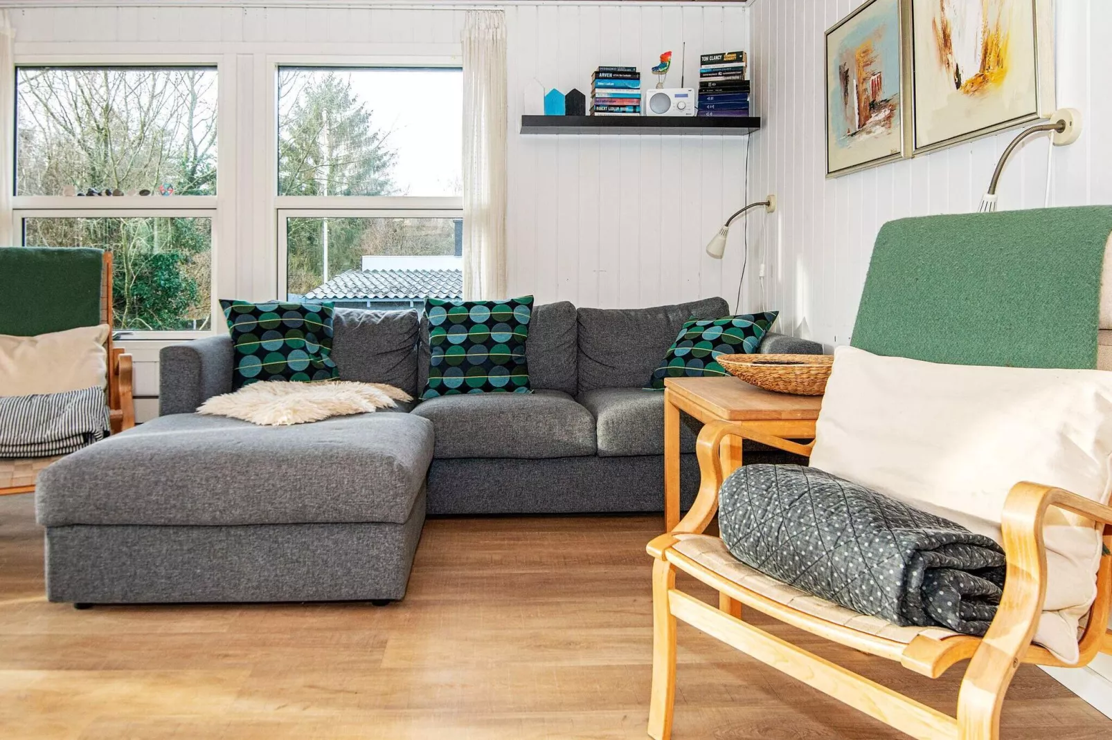 Sunny Hillside Cottage-By Traum-Indoor