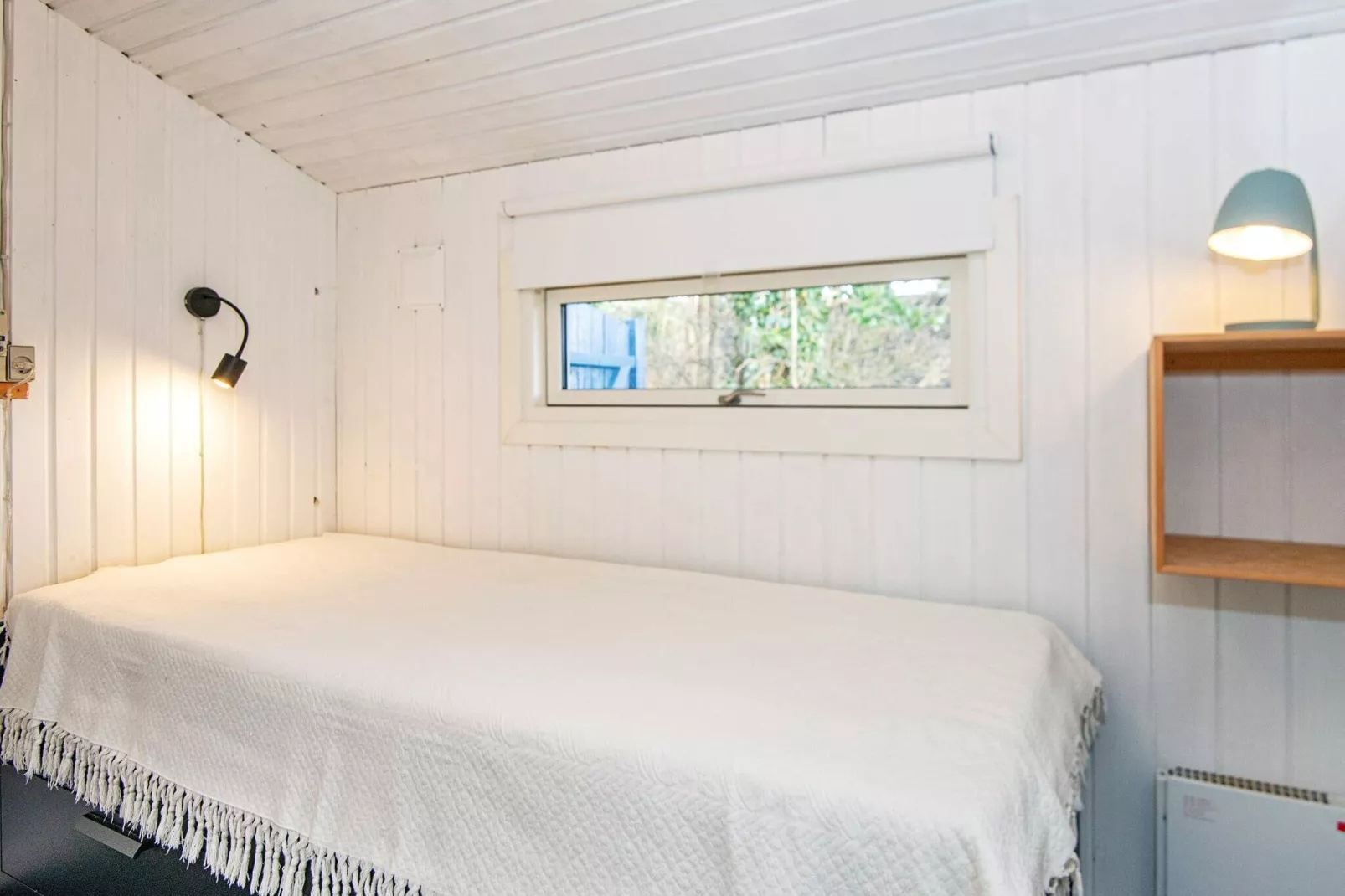 Sunny Hillside Cottage-By Traum-Indoor