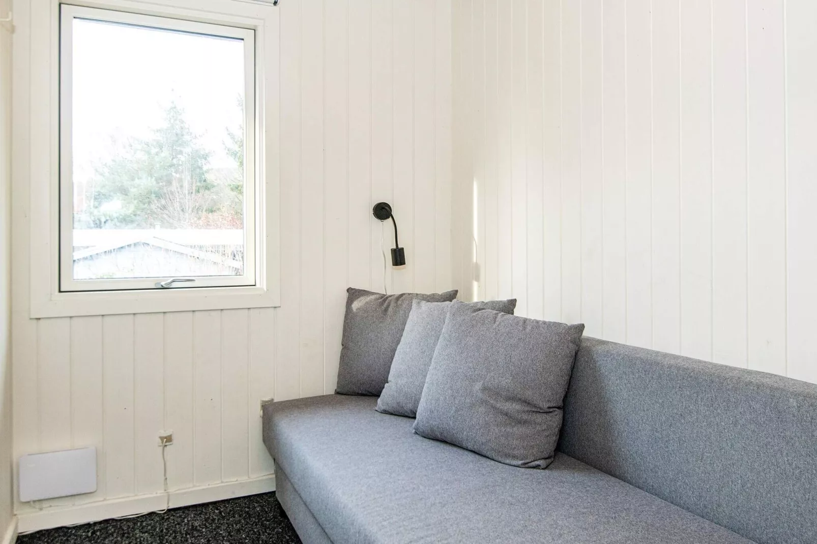Sunny Hillside Cottage-By Traum-Indoor