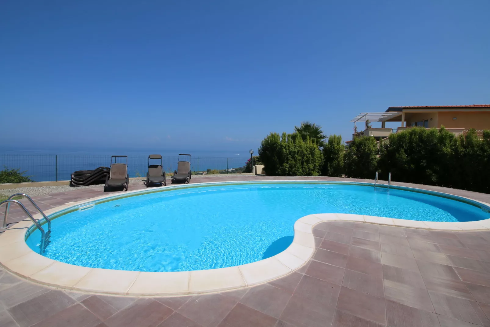 Bottone-Pool