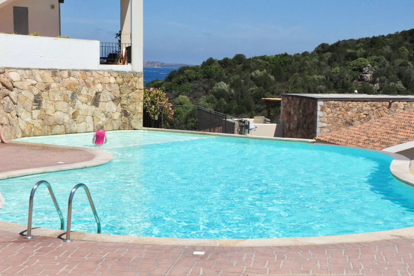 Ea Bianca Trilo-Pool