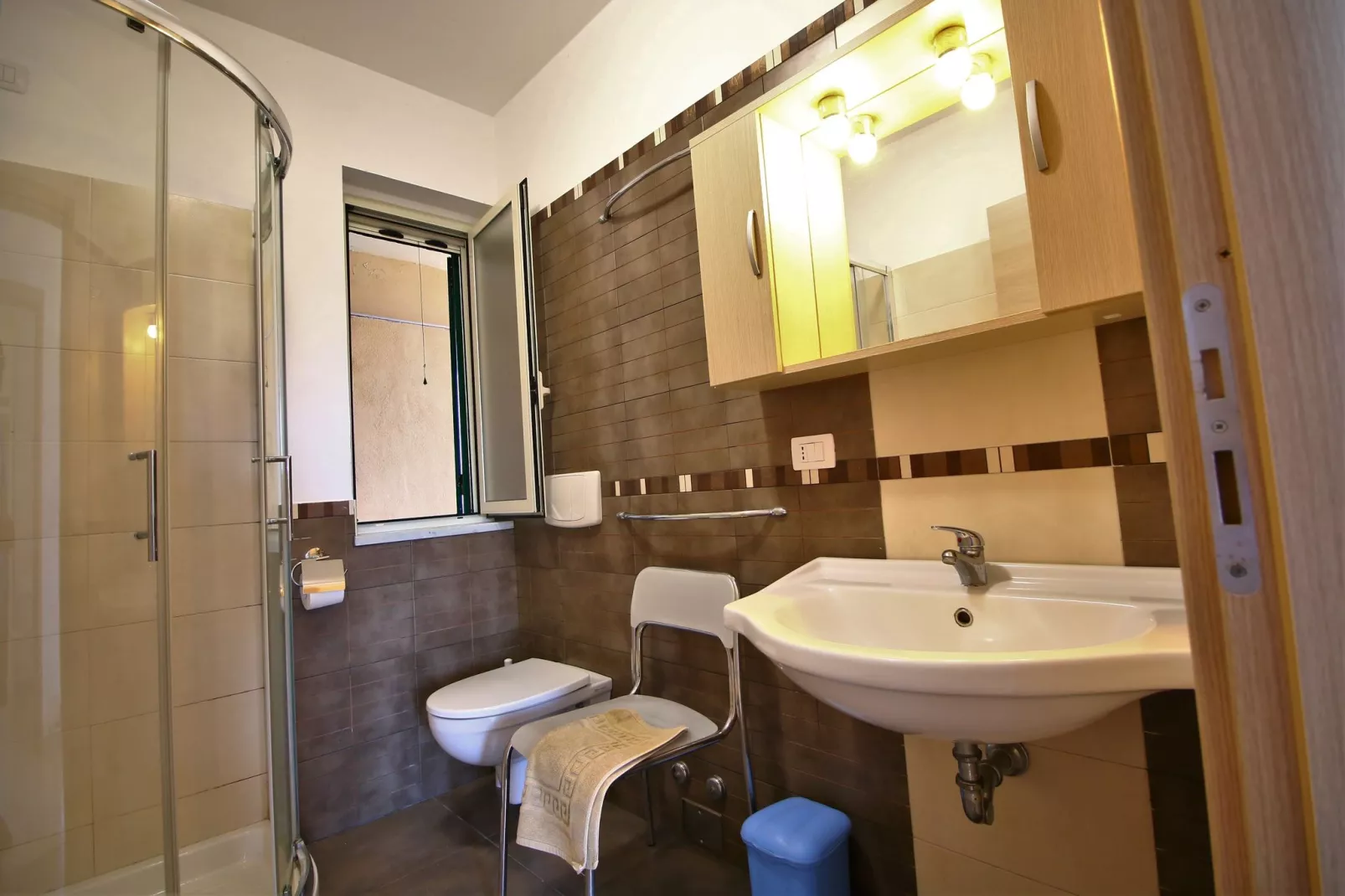 Bottone-Bathroom