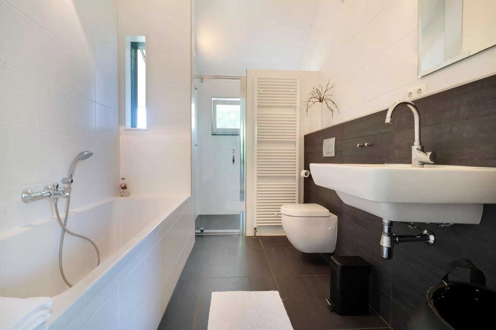 Stijlvol familiehuis in Grou-Bathroom