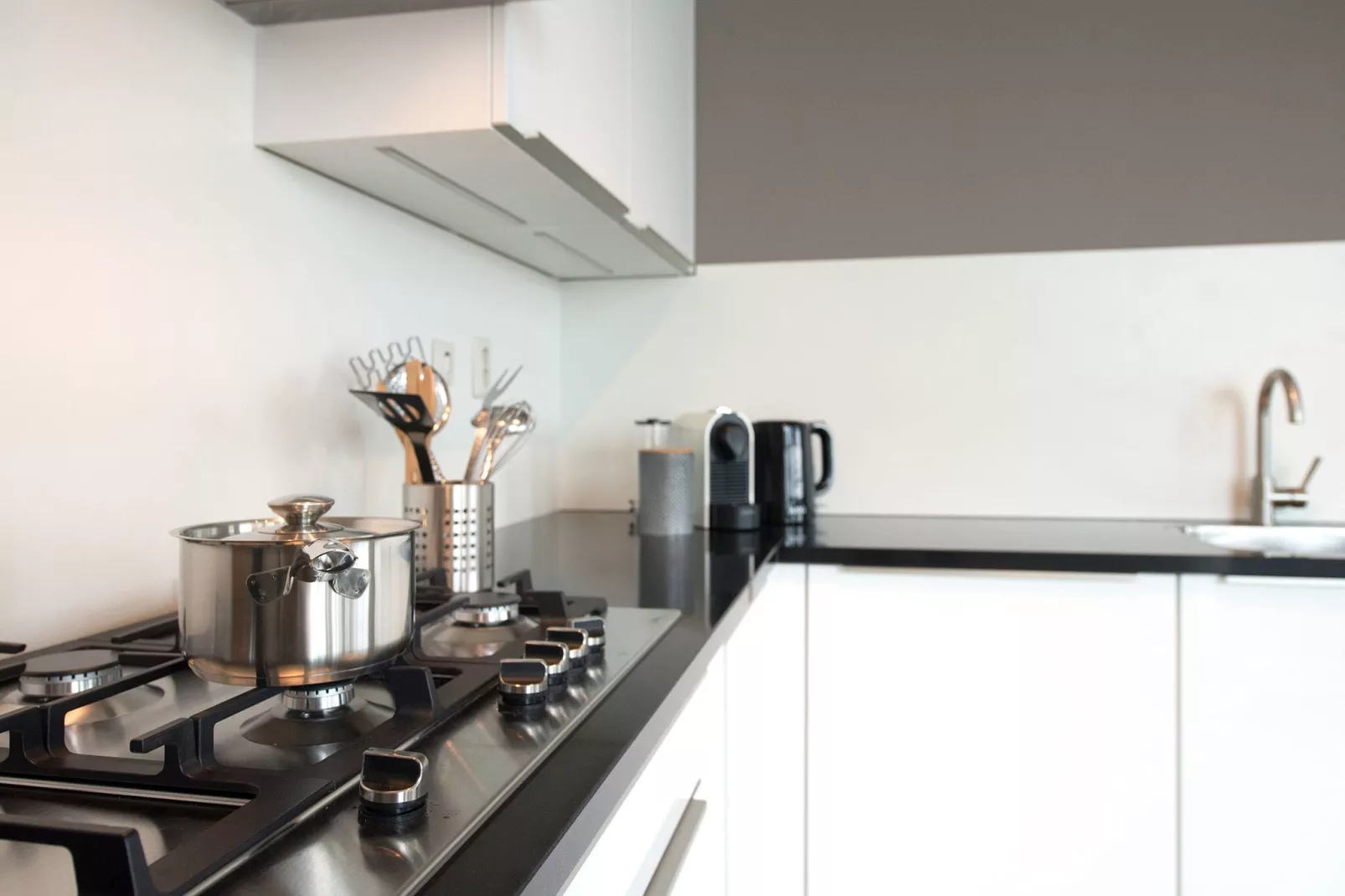 Scheveningen Harbour 70-Kitchen