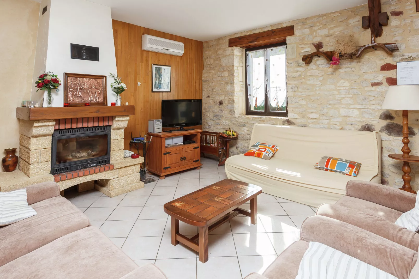 Maison de vacances Lavercantiere-Wohnzimmer