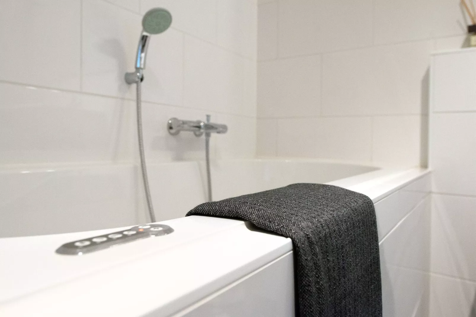 Scheveningen Harbour 70-Bathroom