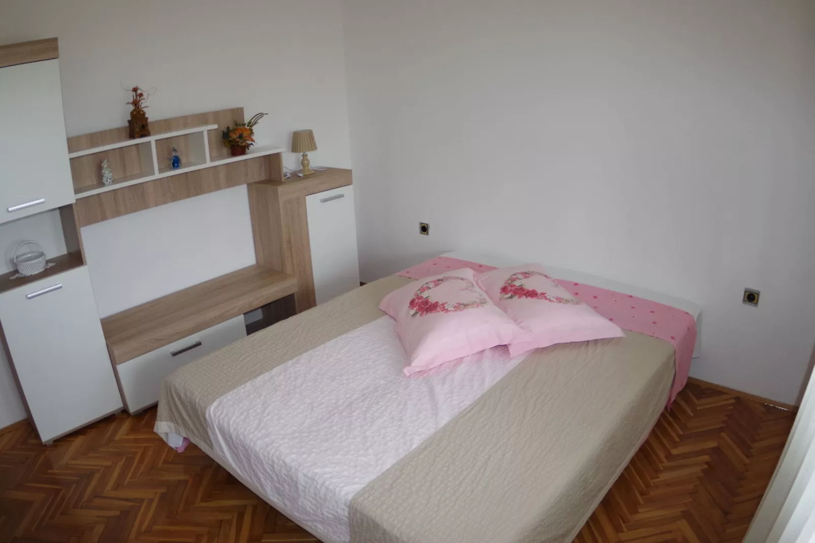 Genio-Bedroom