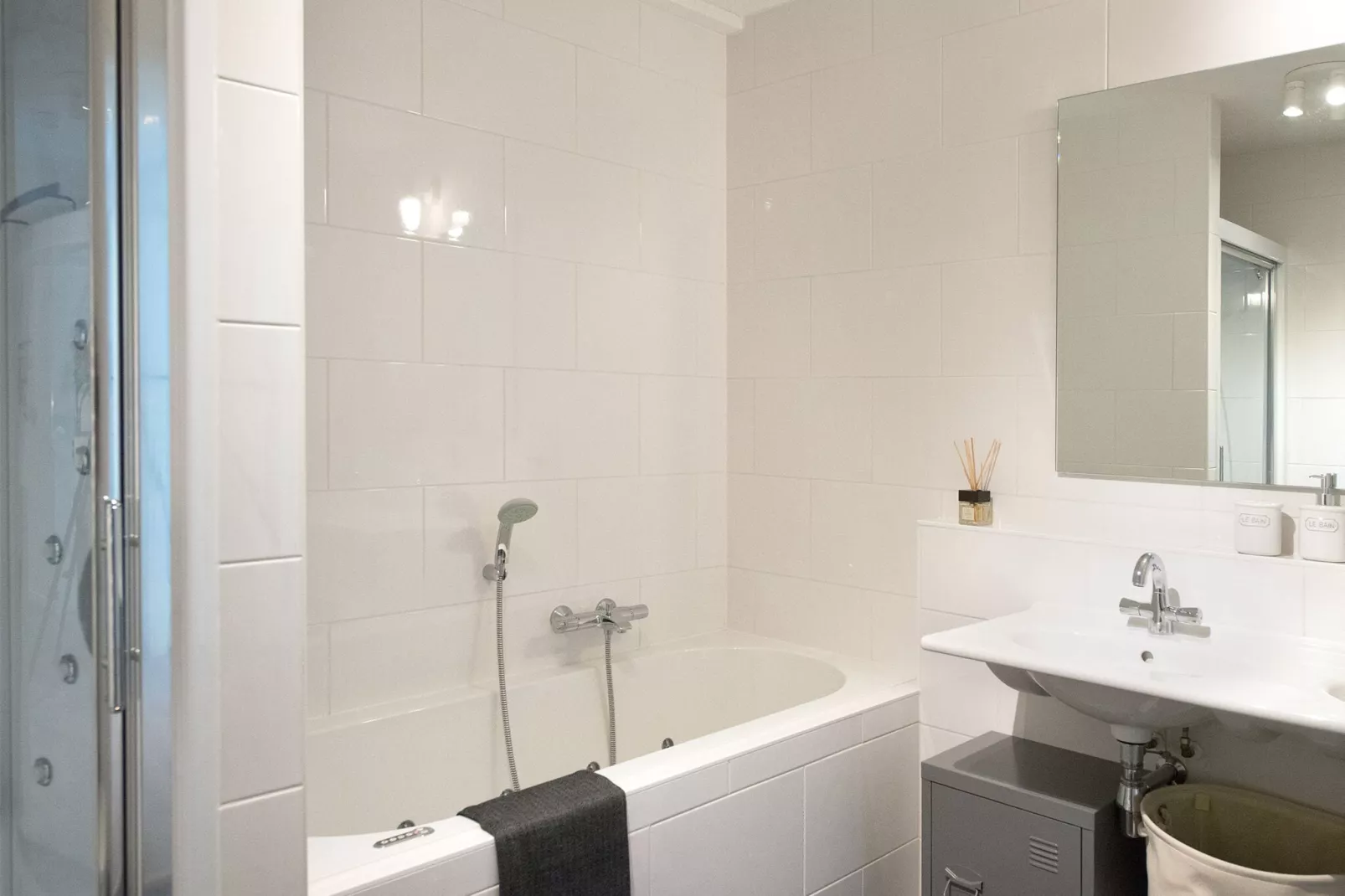 Scheveningen Harbour 70-Bathroom