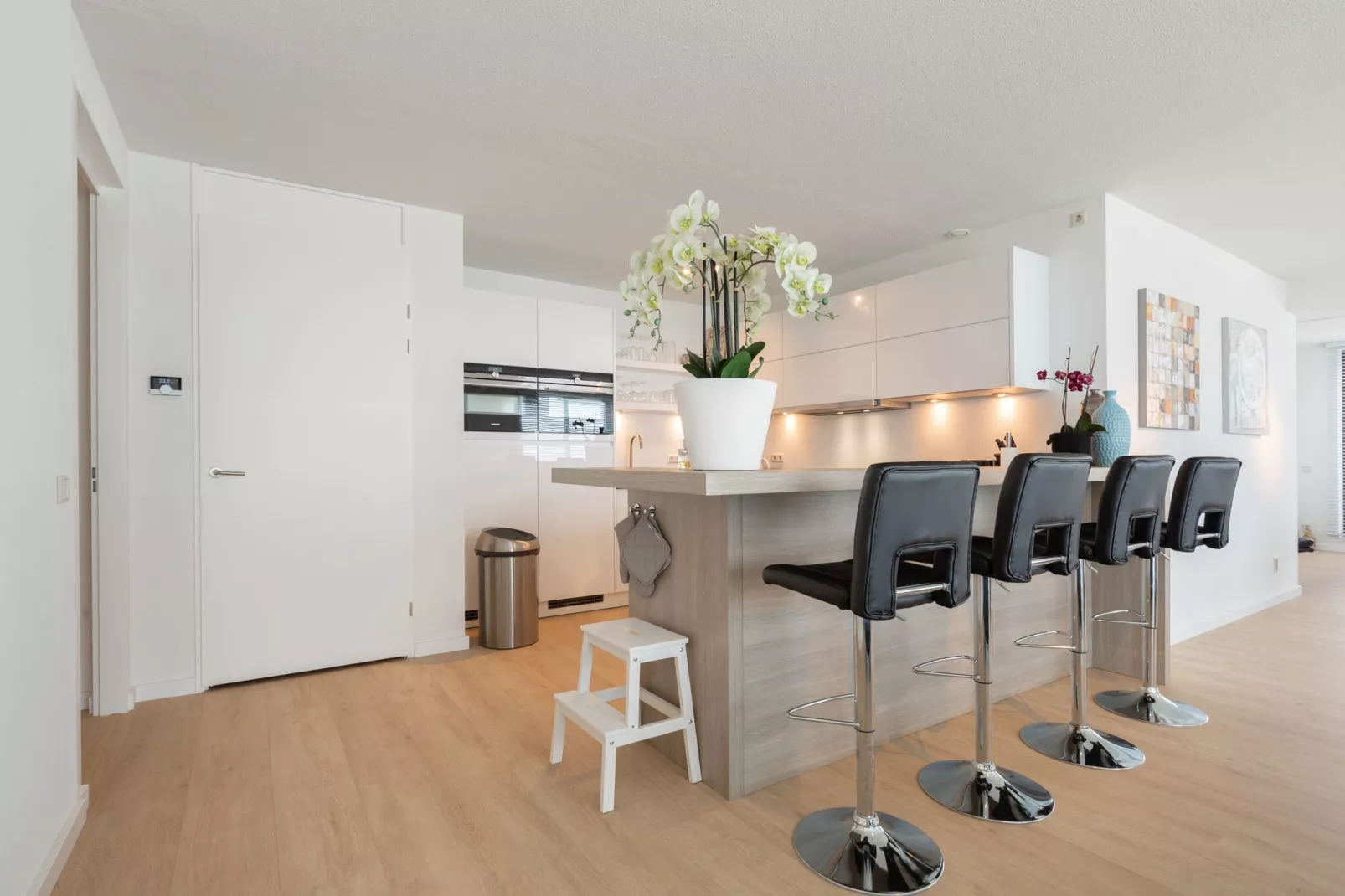 Scheveningen Harbour 72A-Kitchen