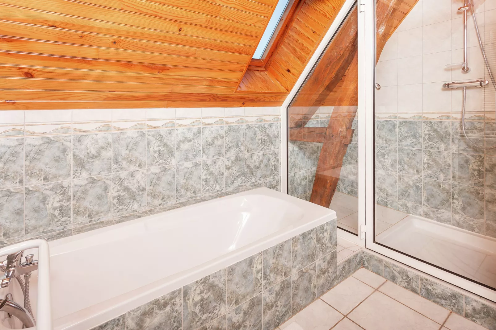 Maison de vacances Lavercantiere-Badezimmer