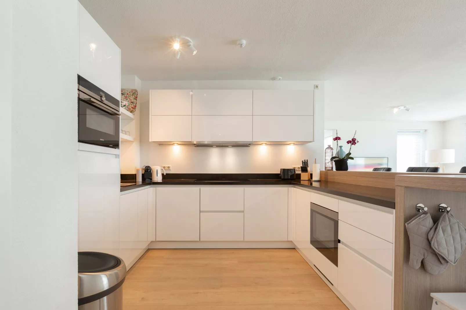 Scheveningen Harbour 72A-Kitchen
