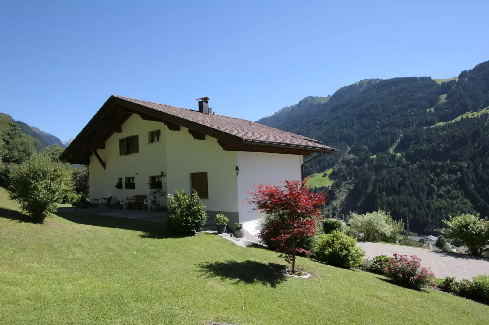 Bials-Exterior summer
