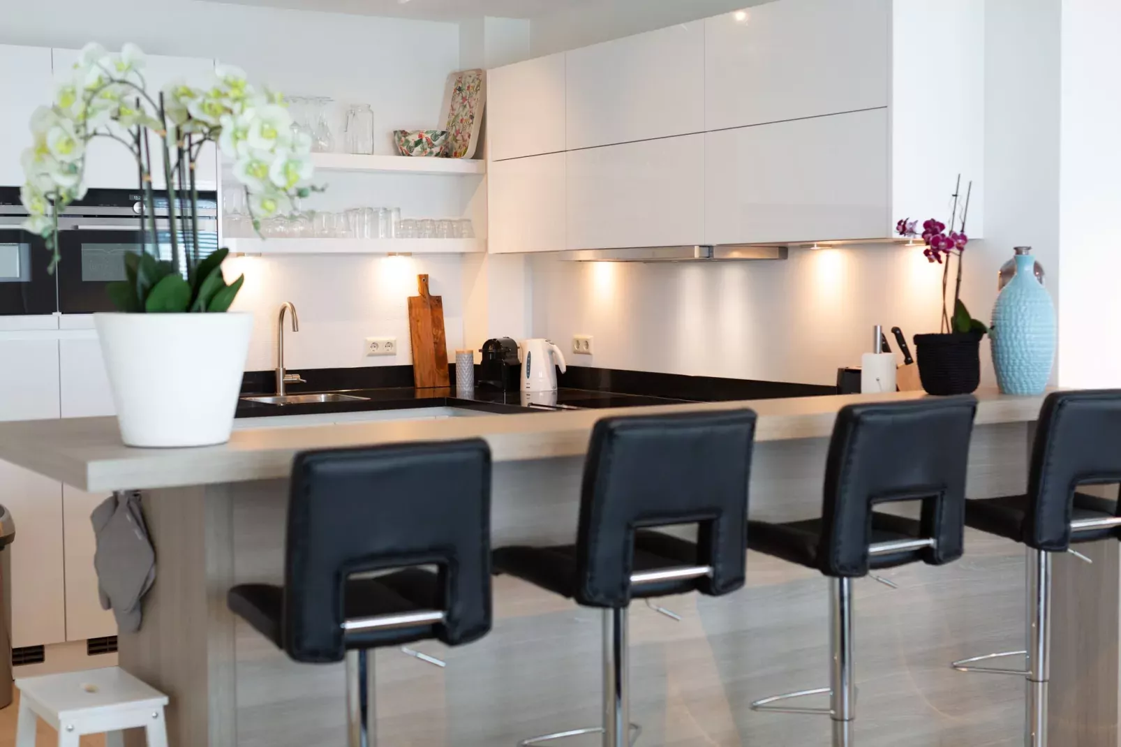 Scheveningen Harbour 72A-Kitchen