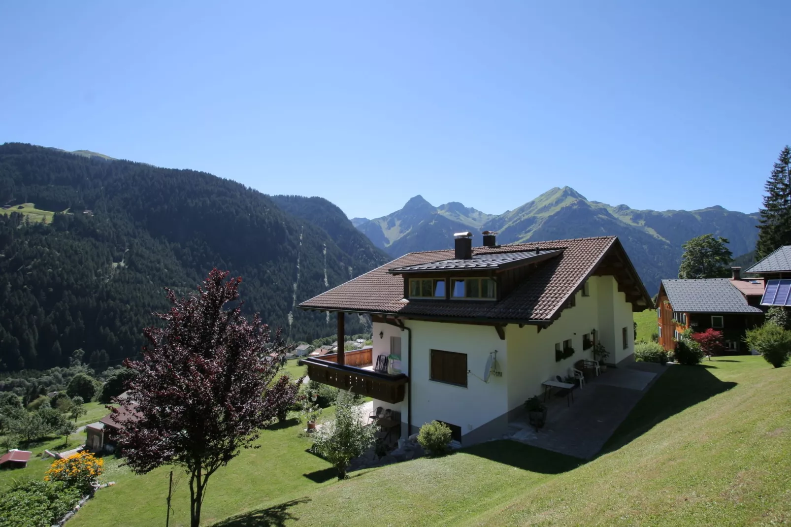 Bials-Exterior summer