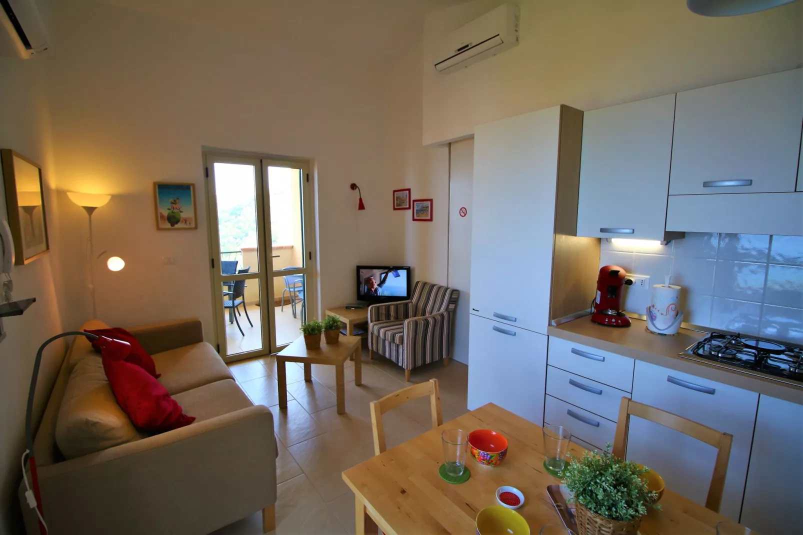 Lunedi-Dining room