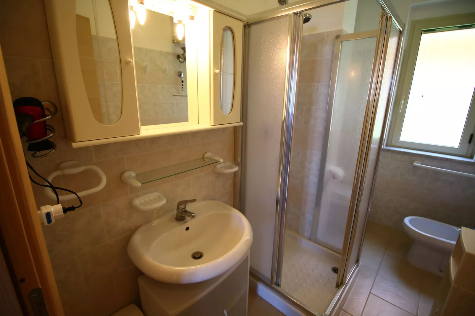 Lunedi-Bathroom