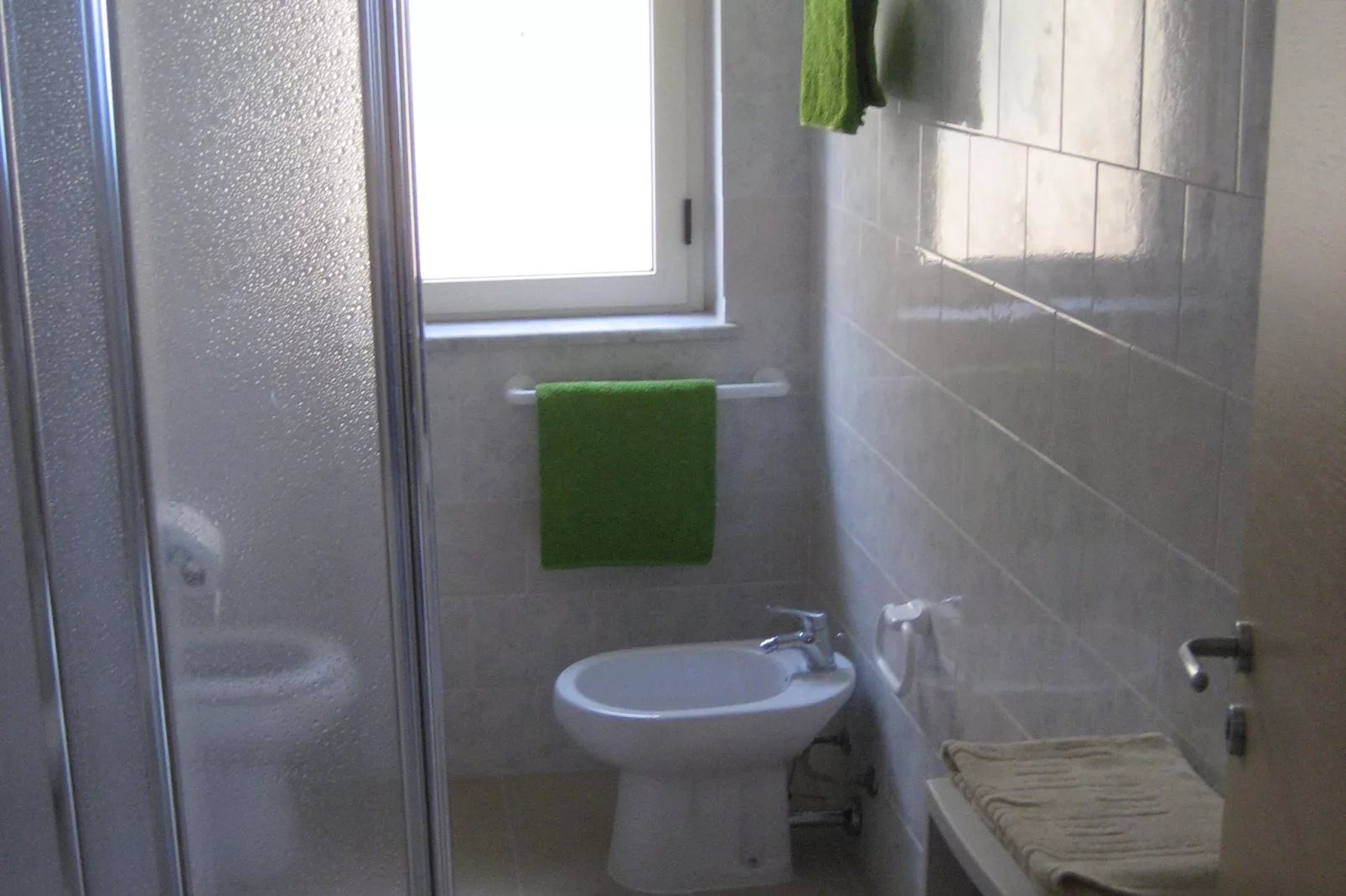 Lunedi-Bathroom