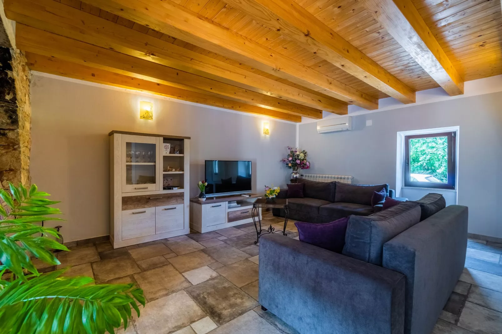 Elda-Living room