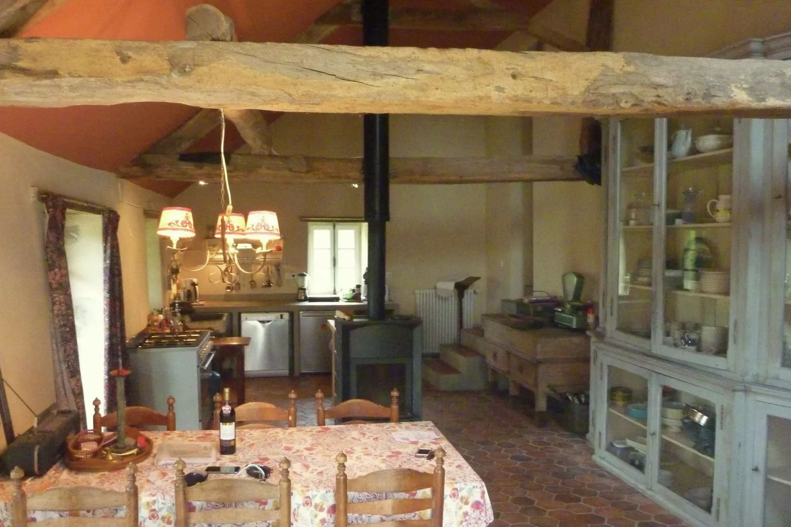 Un château en bordure de rivière-Dining room